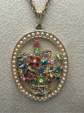 Source Unknown Gold-Tone Multicolor Crystal and Pearl Bouquet Pendant Necklace‎